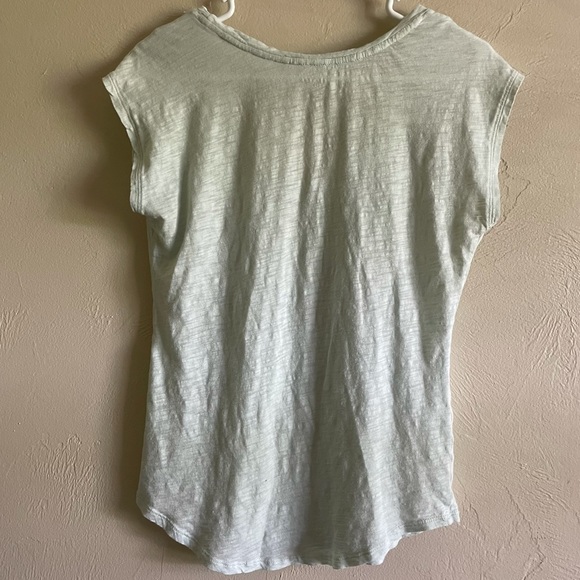 Express Sequin Kiss Shirt - Picture 7 of 10